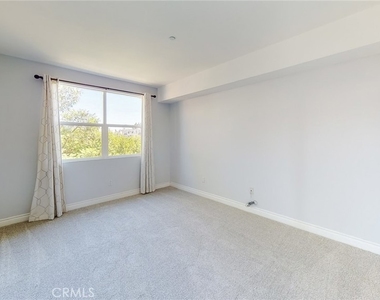 4424 Whitsett Avenue - Photo Thumbnail 34