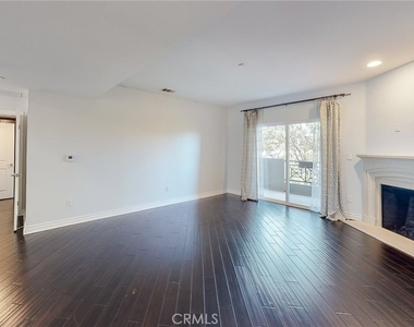 4424 Whitsett Avenue - Photo Thumbnail 6