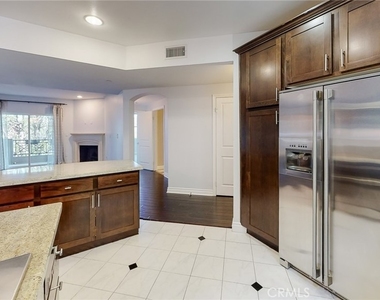4424 Whitsett Avenue - Photo Thumbnail 17