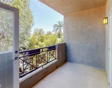 4424 Whitsett Avenue - Photo Thumbnail 44