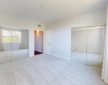 4424 Whitsett Avenue - Photo Thumbnail 36