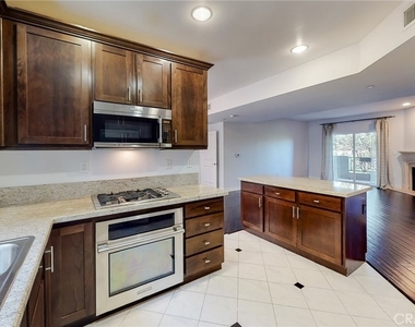 4424 Whitsett Avenue - Photo Thumbnail 18