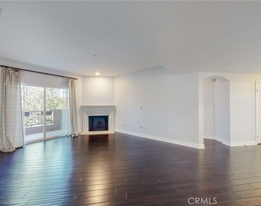 4424 Whitsett Avenue - Photo Thumbnail 7