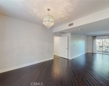 4424 Whitsett Avenue - Photo Thumbnail 15