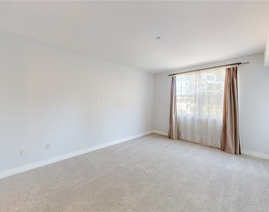4424 Whitsett Avenue - Photo Thumbnail 27