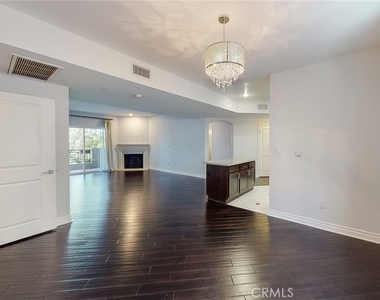 4424 Whitsett Avenue - Photo Thumbnail 14