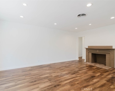 13856 Runnymede Street - Photo Thumbnail 4
