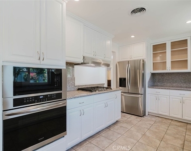 13856 Runnymede Street - Photo Thumbnail 12