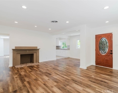 13856 Runnymede Street - Photo Thumbnail 5