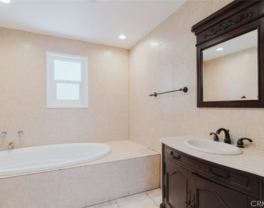 13856 Runnymede Street - Photo Thumbnail 25
