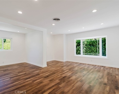13856 Runnymede Street - Photo Thumbnail 6