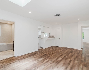 13856 Runnymede Street - Photo Thumbnail 14