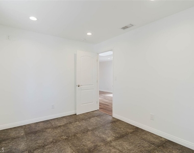 13856 Runnymede Street - Photo Thumbnail 17