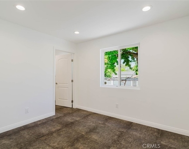 13856 Runnymede Street - Photo Thumbnail 16