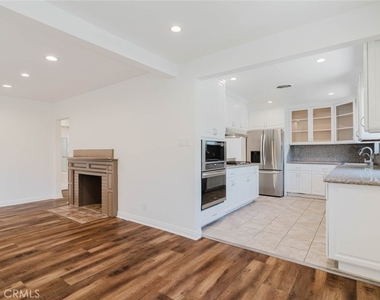 13856 Runnymede Street - Photo Thumbnail 9