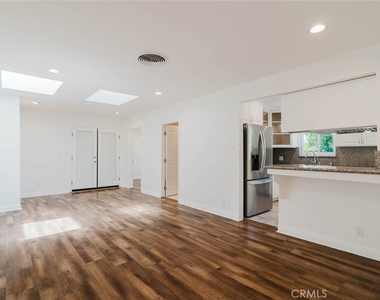 13856 Runnymede Street - Photo Thumbnail 10