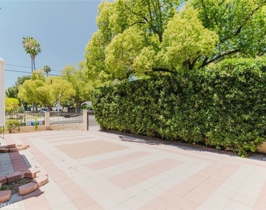 13856 Runnymede Street - Photo Thumbnail 36