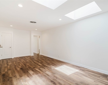 13856 Runnymede Street - Photo Thumbnail 15