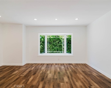 13856 Runnymede Street - Photo Thumbnail 7