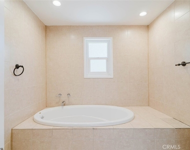 13856 Runnymede Street - Photo Thumbnail 26