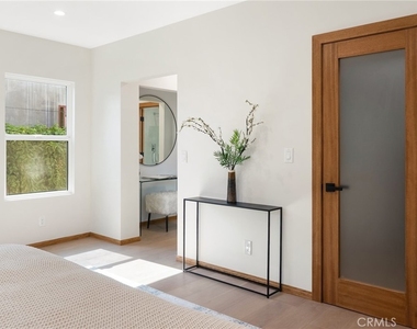 348 S Orange Drive - Photo Thumbnail 23