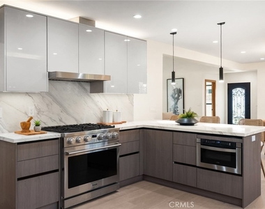 348 S Orange Drive - Photo Thumbnail 9
