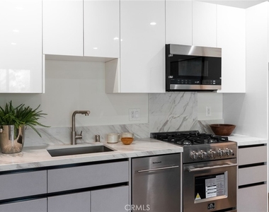 348 S Orange Drive - Photo Thumbnail 38