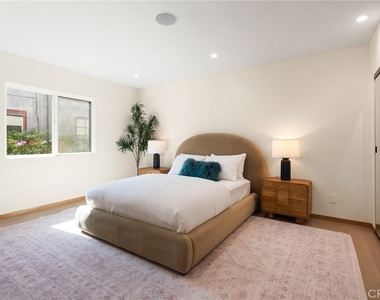 348 S Orange Drive - Photo Thumbnail 29