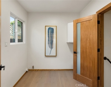 348 S Orange Drive - Photo Thumbnail 16