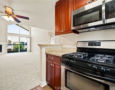 5540 Owensmouth - Photo Thumbnail 14