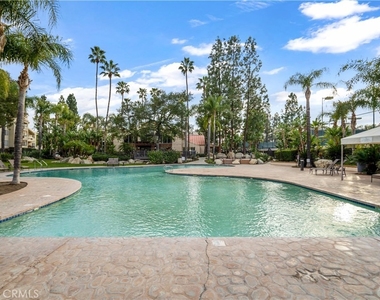 5540 Owensmouth - Photo Thumbnail 37