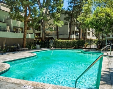 5540 Owensmouth - Photo Thumbnail 32