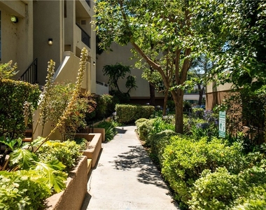 5540 Owensmouth - Photo Thumbnail 27