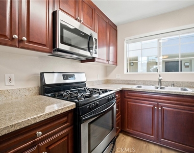 5540 Owensmouth - Photo Thumbnail 12