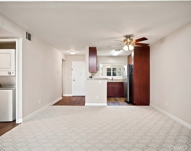 5540 Owensmouth - Photo Thumbnail 9