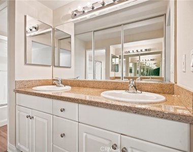 5540 Owensmouth - Photo Thumbnail 18