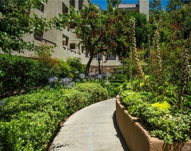 5540 Owensmouth - Photo Thumbnail 28