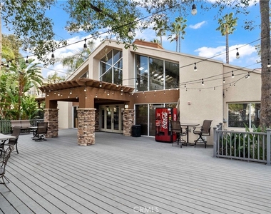 5540 Owensmouth - Photo Thumbnail 34