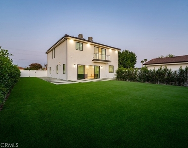 8065 Lloyd Avenue - Photo Thumbnail 5