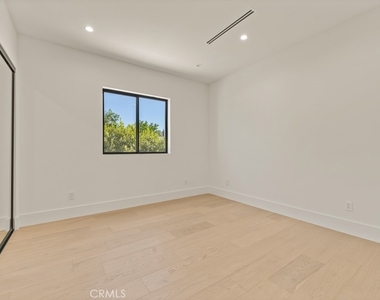 8065 Lloyd Avenue - Photo Thumbnail 17