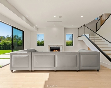 8065 Lloyd Avenue - Photo Thumbnail 7