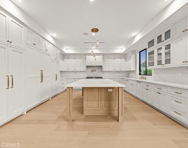 8065 Lloyd Avenue - Photo Thumbnail 9