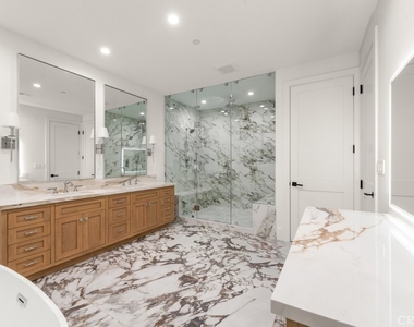 8065 Lloyd Avenue - Photo Thumbnail 15