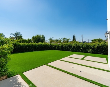 8065 Lloyd Avenue - Photo Thumbnail 20