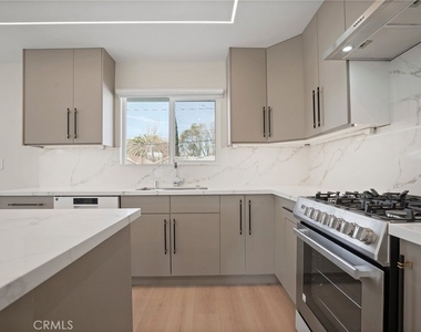 1239 N Reese Place - Photo Thumbnail 6