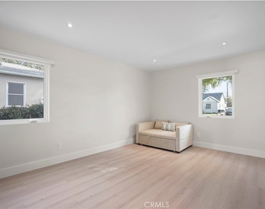 1239 N Reese Place - Photo Thumbnail 19