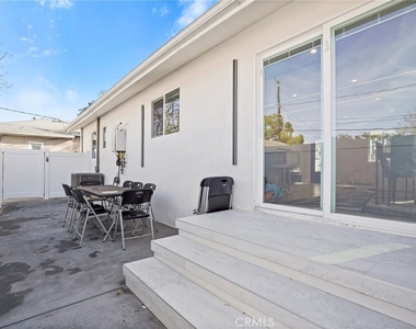 1239 N Reese Place - Photo Thumbnail 23