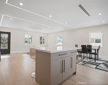 1239 N Reese Place - Photo Thumbnail 7