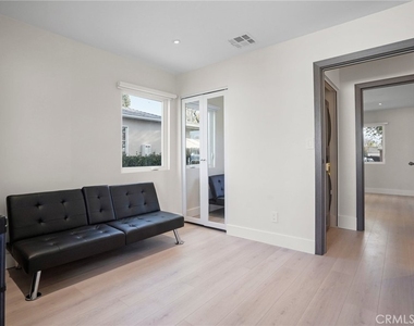 1239 N Reese Place - Photo Thumbnail 14