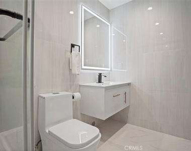 1239 N Reese Place - Photo Thumbnail 11